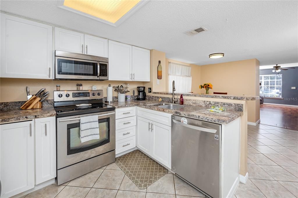 En Venta: $232,800 (3 camas, 2 baños, 1296 Pies cuadrados)