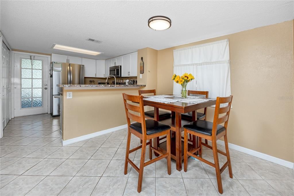 En Venta: $232,800 (3 camas, 2 baños, 1296 Pies cuadrados)