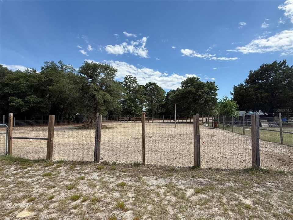 На продажу: $48,000 (1.02 acres)