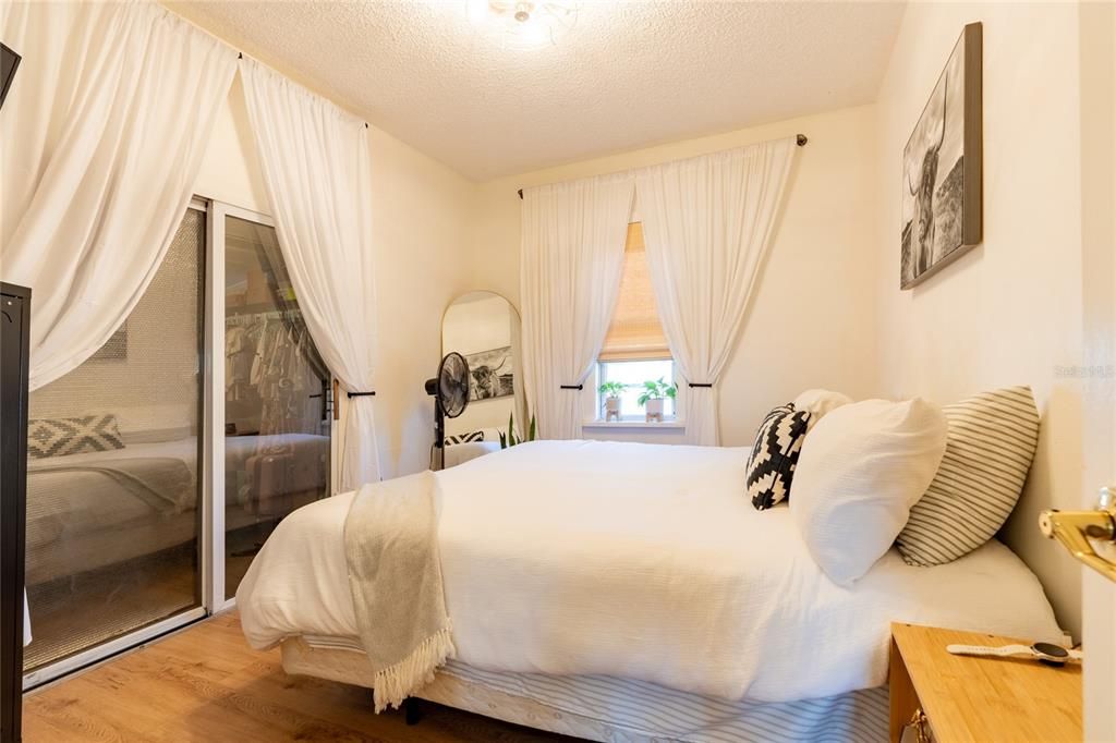 Activo con contrato: $290,000 (2 camas, 1 baños, 992 Pies cuadrados)