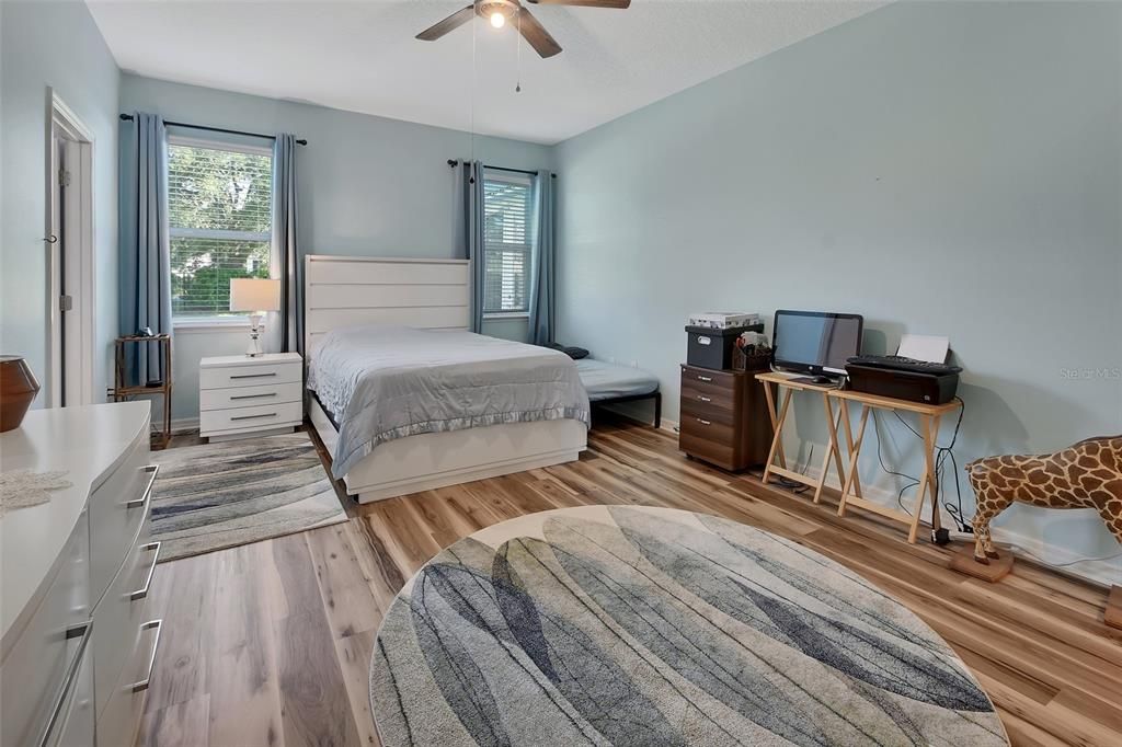 En Venta: $565,000 (4 camas, 2 baños, 3070 Pies cuadrados)