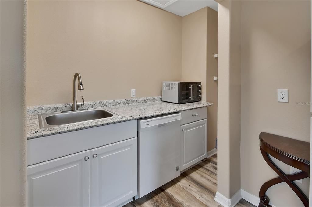 En Venta: $565,000 (4 camas, 2 baños, 3070 Pies cuadrados)