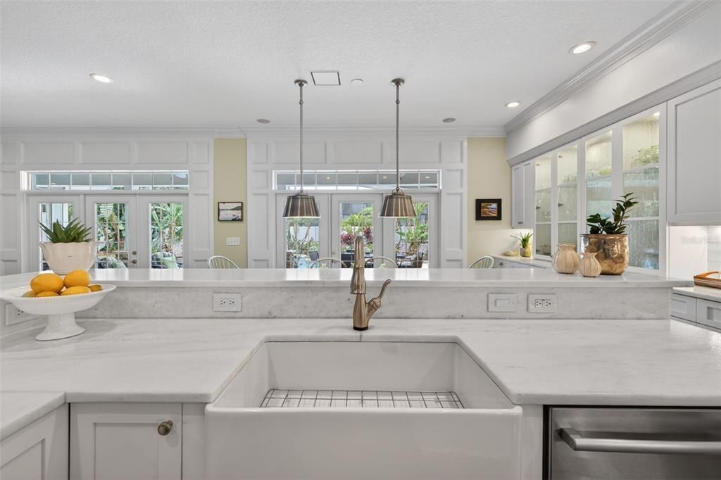 For Sale: $3,325,000 (6 beds, 4 baths, 5748 Square Feet)