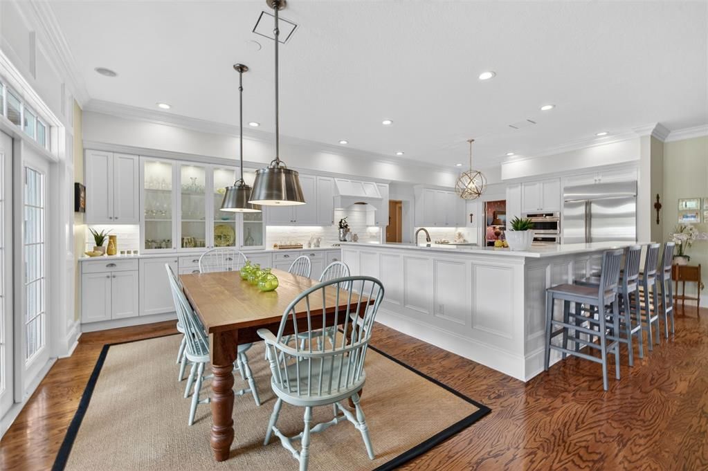 For Sale: $3,325,000 (6 beds, 4 baths, 5748 Square Feet)