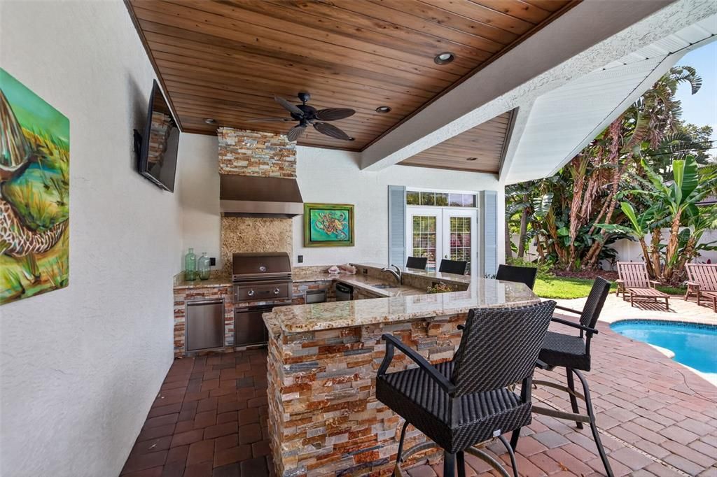 For Sale: $3,325,000 (6 beds, 4 baths, 5748 Square Feet)