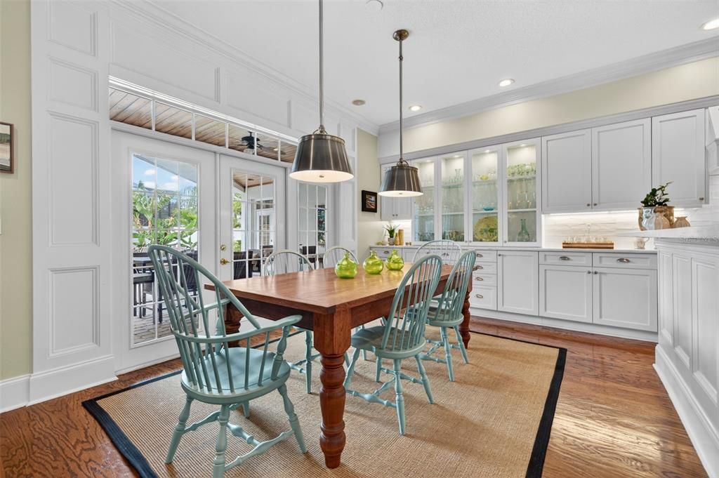 For Sale: $3,325,000 (6 beds, 4 baths, 5748 Square Feet)
