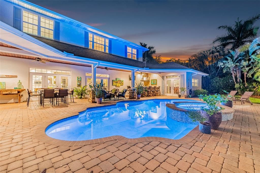 For Sale: $3,325,000 (6 beds, 4 baths, 5748 Square Feet)