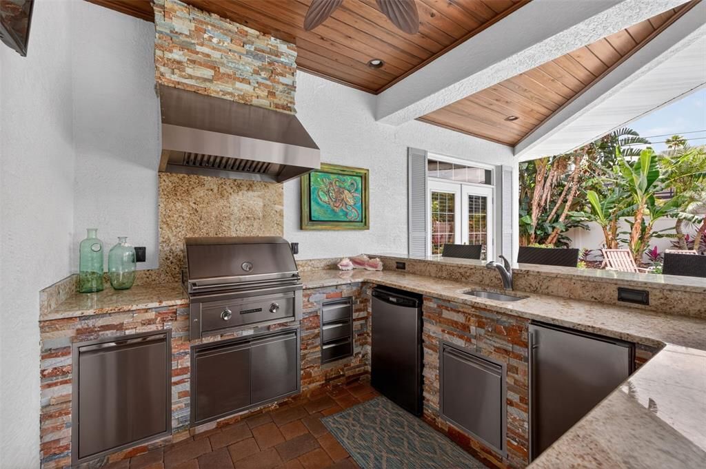 For Sale: $3,325,000 (6 beds, 4 baths, 5748 Square Feet)