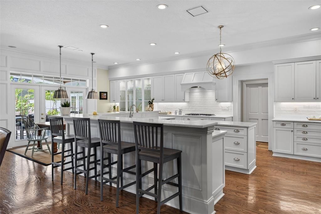 For Sale: $3,325,000 (6 beds, 4 baths, 5748 Square Feet)