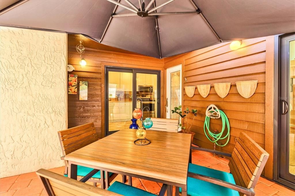 For Sale: $335,000 (2 beds, 2 baths, 1217 Square Feet)