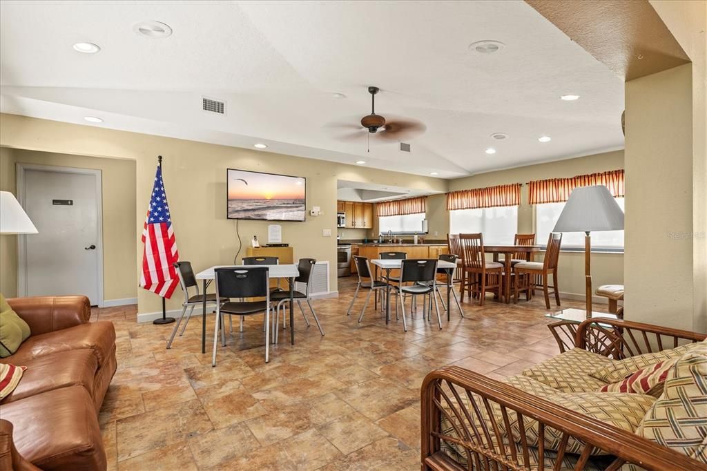 For Sale: $335,000 (2 beds, 2 baths, 1217 Square Feet)