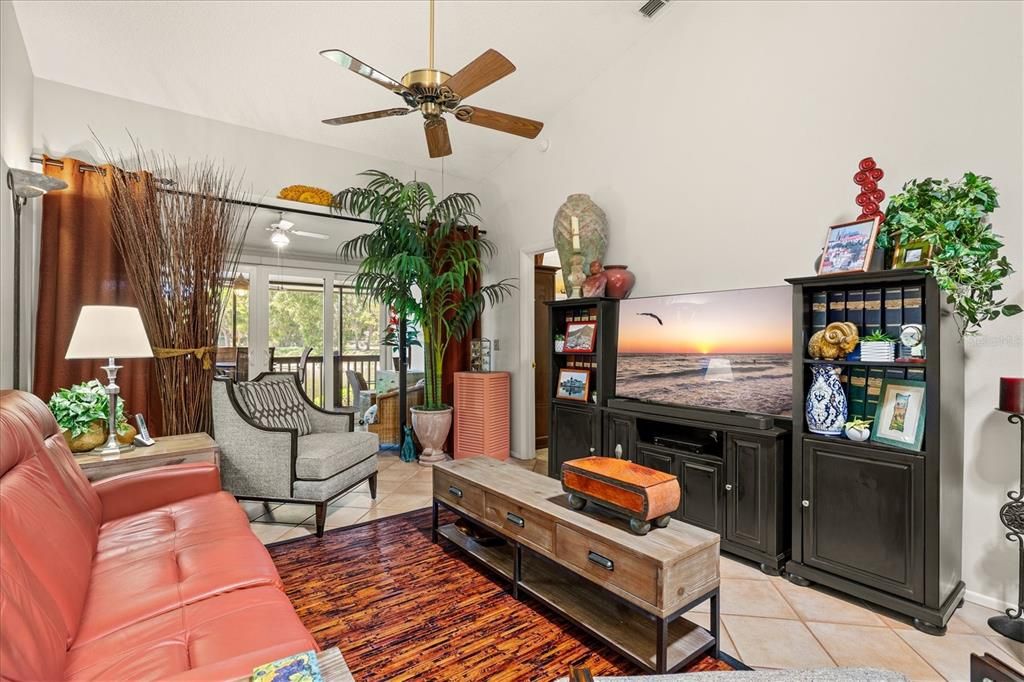For Sale: $335,000 (2 beds, 2 baths, 1217 Square Feet)