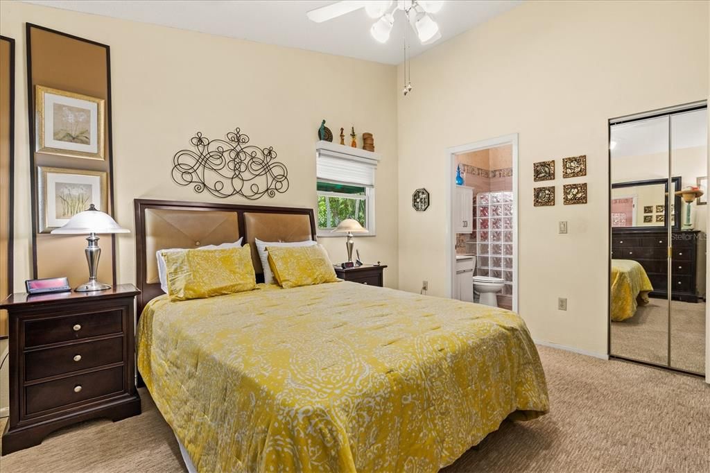 For Sale: $335,000 (2 beds, 2 baths, 1217 Square Feet)