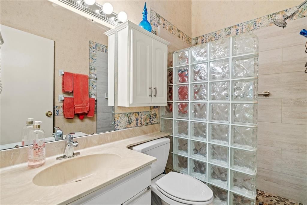 For Sale: $335,000 (2 beds, 2 baths, 1217 Square Feet)