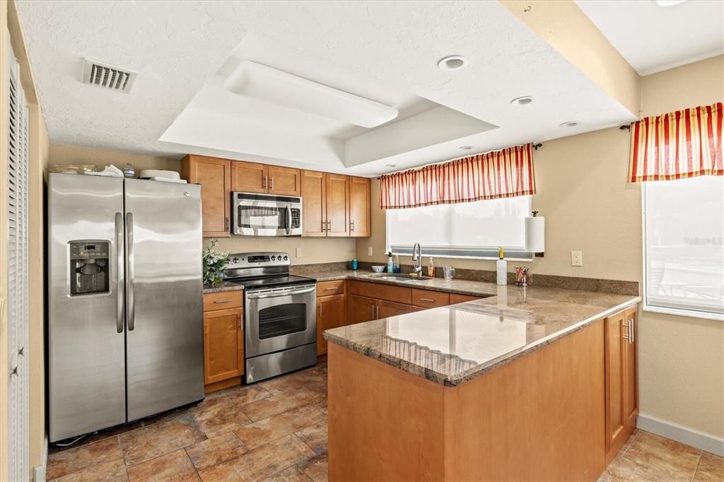 For Sale: $335,000 (2 beds, 2 baths, 1217 Square Feet)