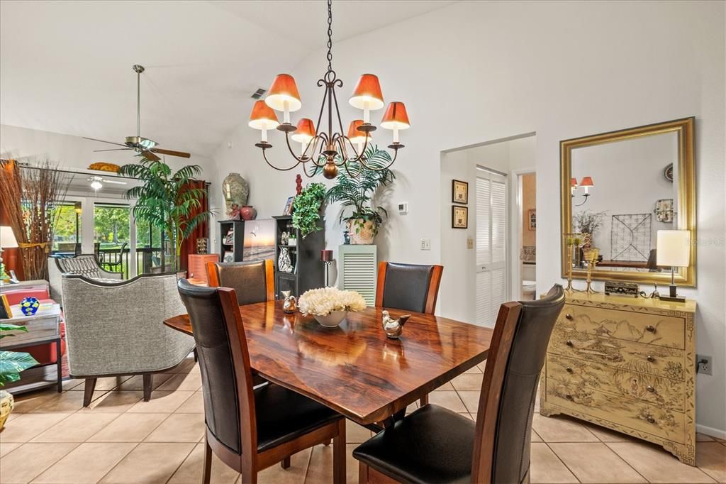 For Sale: $335,000 (2 beds, 2 baths, 1217 Square Feet)