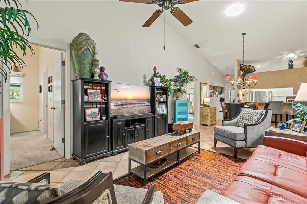 For Sale: $335,000 (2 beds, 2 baths, 1217 Square Feet)