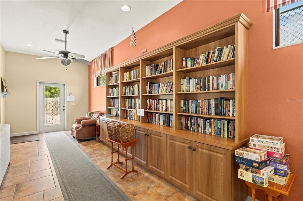 For Sale: $335,000 (2 beds, 2 baths, 1217 Square Feet)