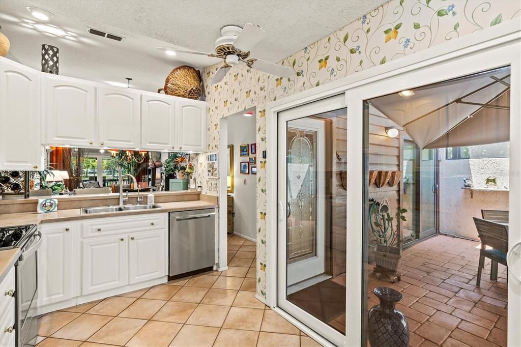 For Sale: $335,000 (2 beds, 2 baths, 1217 Square Feet)