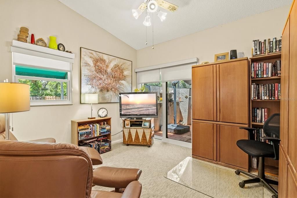 For Sale: $335,000 (2 beds, 2 baths, 1217 Square Feet)