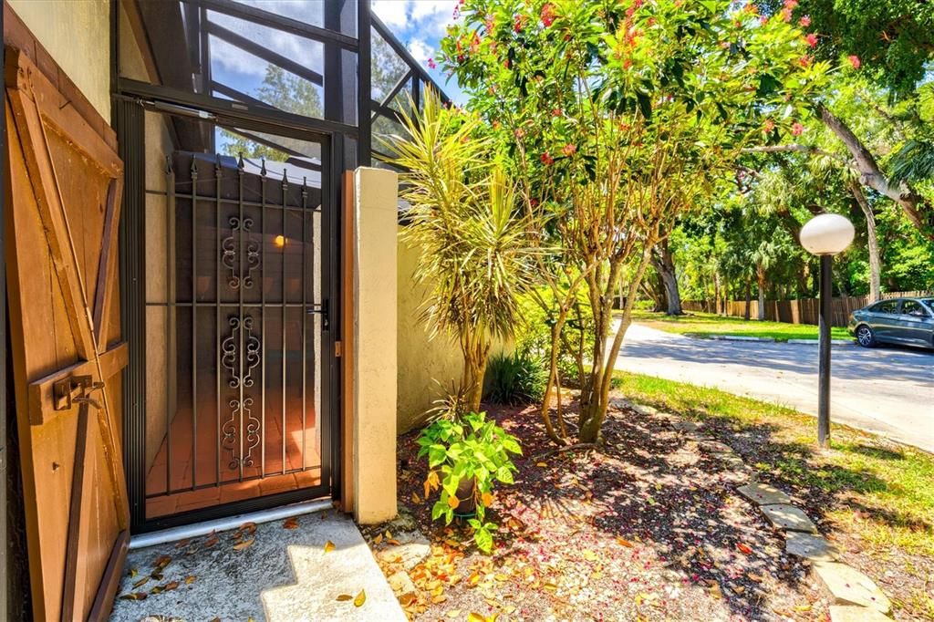 For Sale: $335,000 (2 beds, 2 baths, 1217 Square Feet)