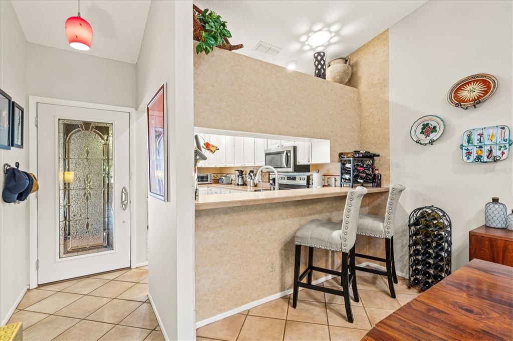 For Sale: $335,000 (2 beds, 2 baths, 1217 Square Feet)