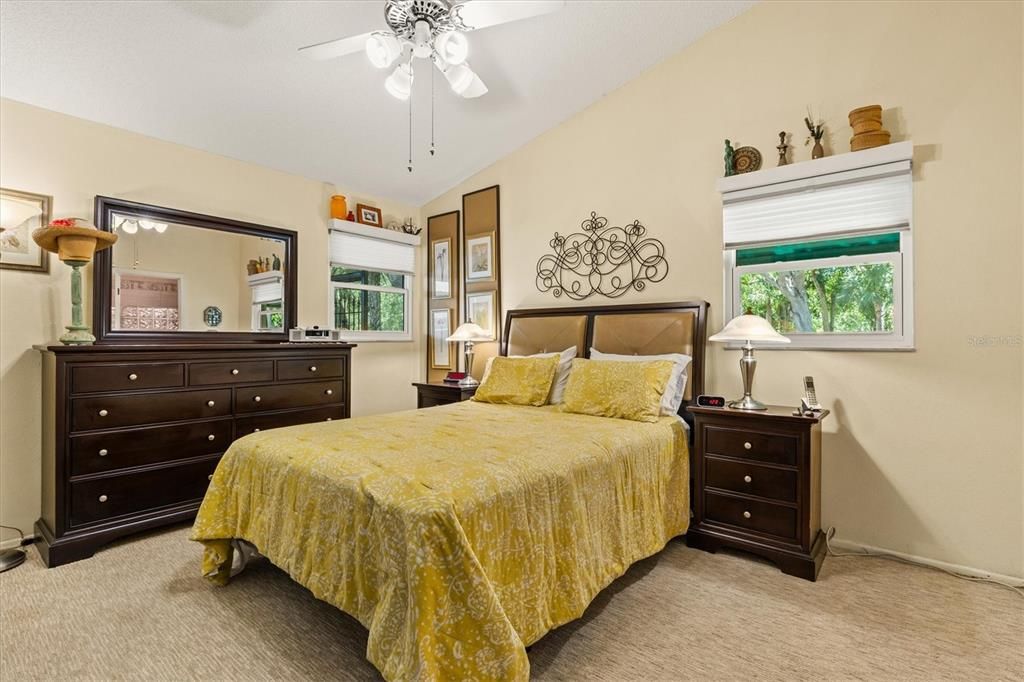 For Sale: $335,000 (2 beds, 2 baths, 1217 Square Feet)