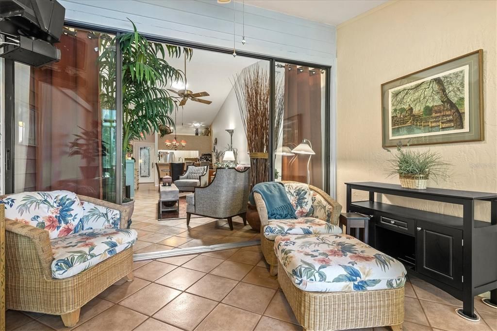 For Sale: $335,000 (2 beds, 2 baths, 1217 Square Feet)