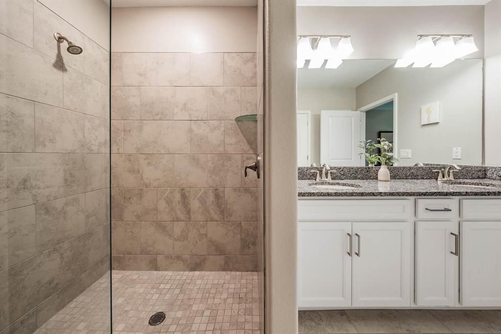 For Sale: $275,000 (2 beds, 2 baths, 1747 Square Feet)