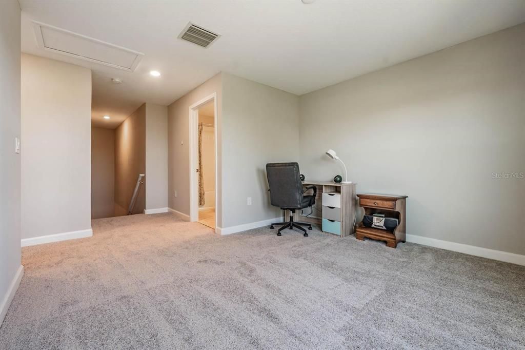 For Sale: $275,000 (2 beds, 2 baths, 1747 Square Feet)