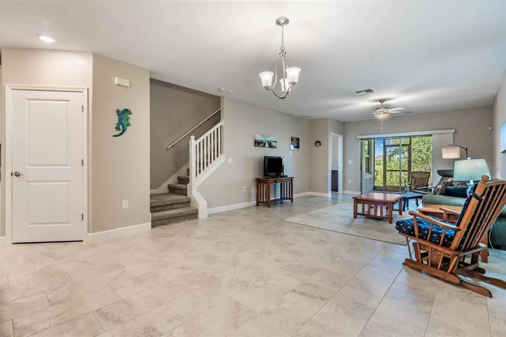 For Sale: $275,000 (2 beds, 2 baths, 1747 Square Feet)