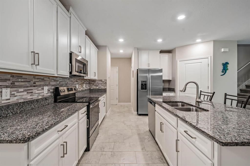 For Sale: $275,000 (2 beds, 2 baths, 1747 Square Feet)