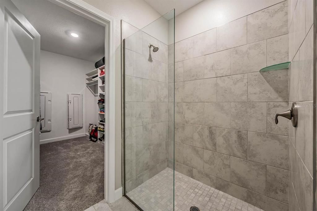 For Sale: $275,000 (2 beds, 2 baths, 1747 Square Feet)