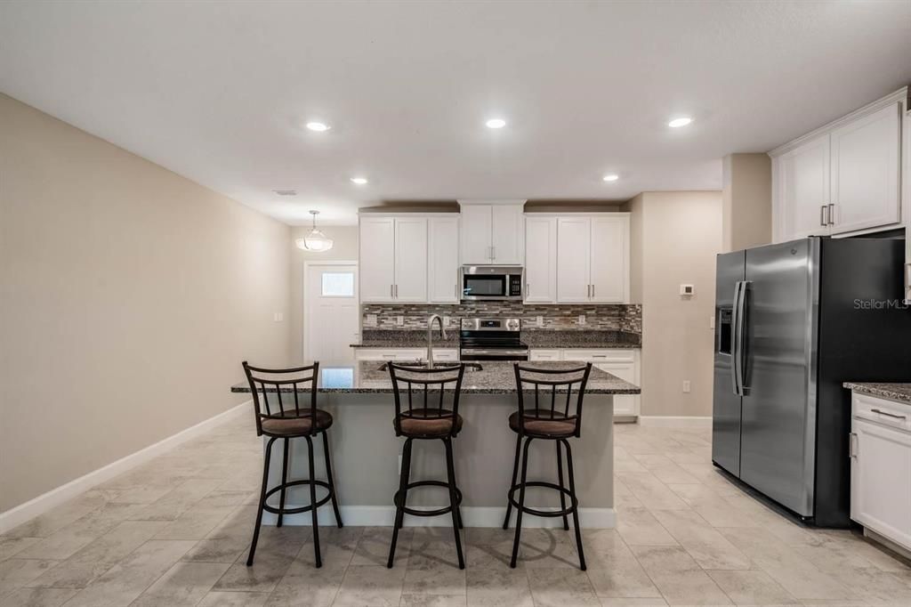 For Sale: $275,000 (2 beds, 2 baths, 1747 Square Feet)