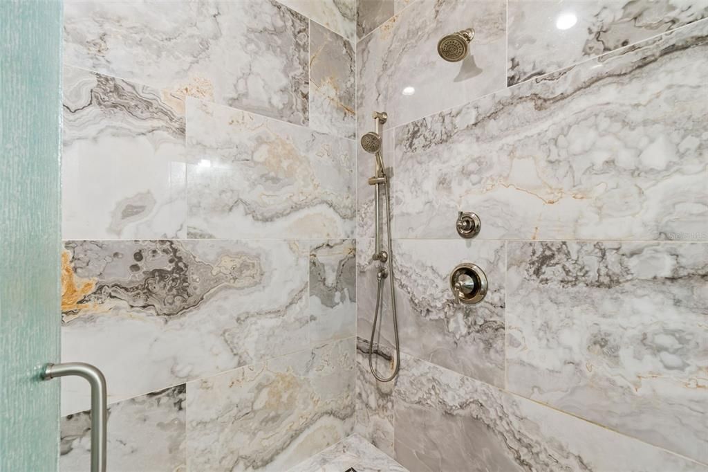 En Venta: $998,000 (3 camas, 2 baños, 2116 Pies cuadrados)