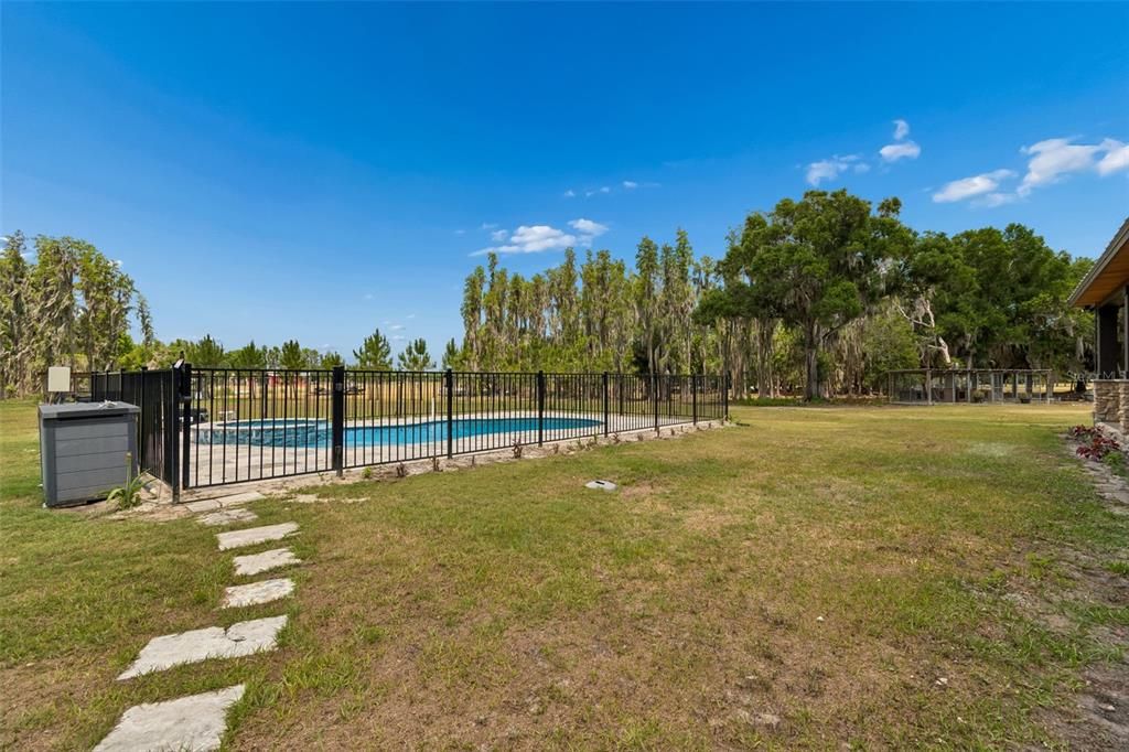 En Venta: $998,000 (3 camas, 2 baños, 2116 Pies cuadrados)