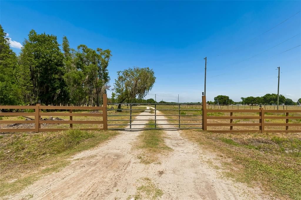 En Venta: $998,000 (3 camas, 2 baños, 2116 Pies cuadrados)