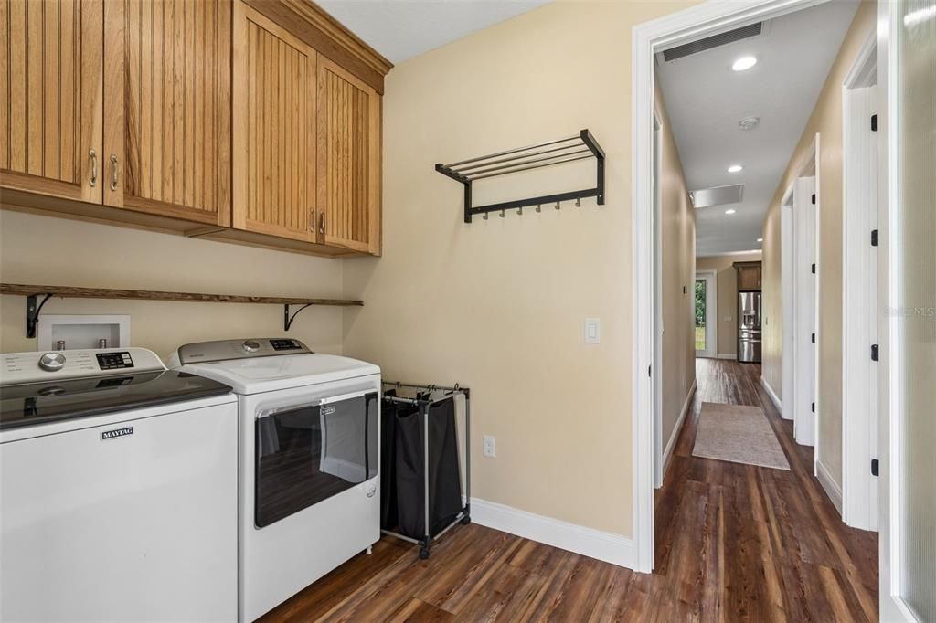 En Venta: $998,000 (3 camas, 2 baños, 2116 Pies cuadrados)