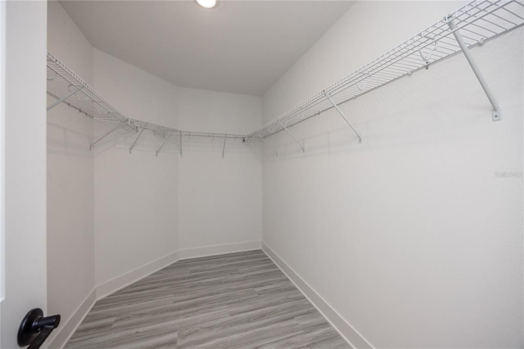 Activo con contrato: $340,850 (3 camas, 2 baños, 1970 Pies cuadrados)