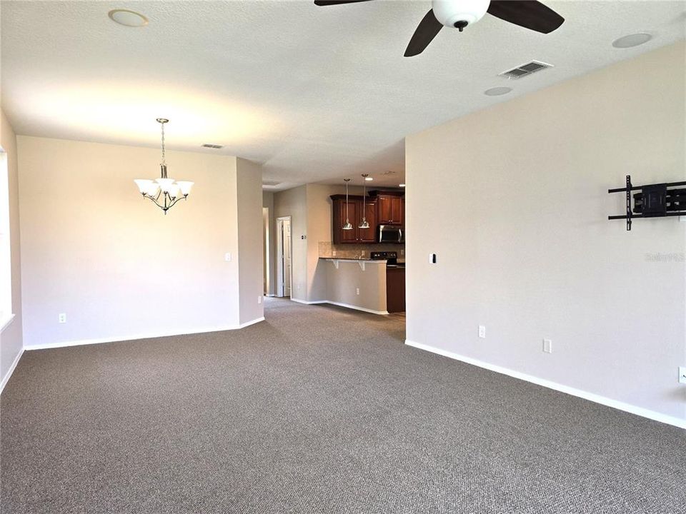 For Rent: $2,400 (2 beds, 2 baths, 1523 Square Feet)