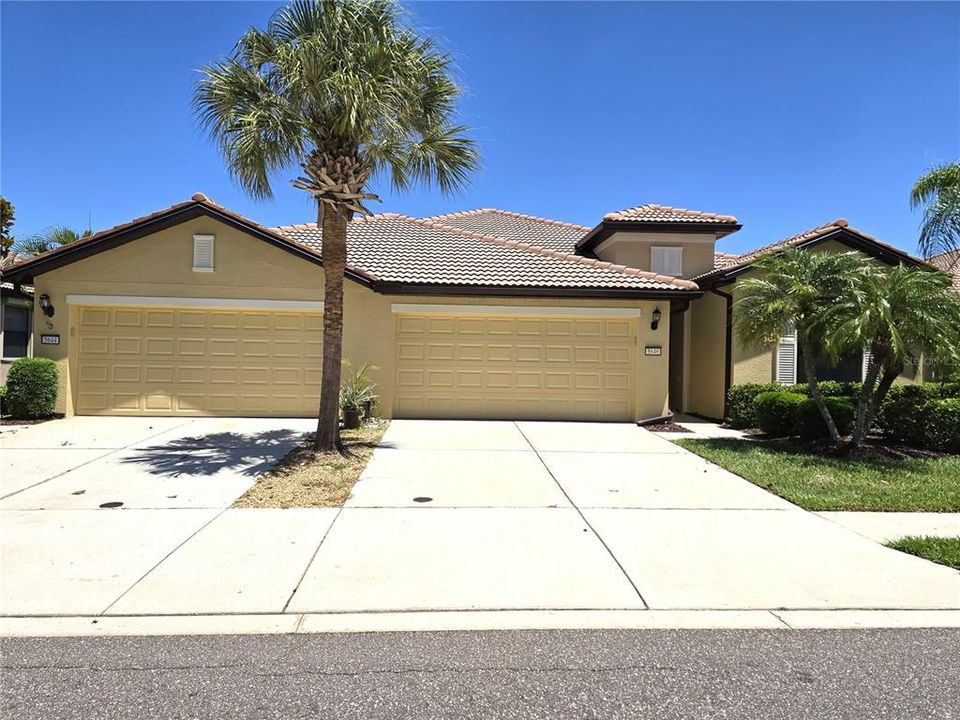 For Rent: $2,400 (2 beds, 2 baths, 1523 Square Feet)