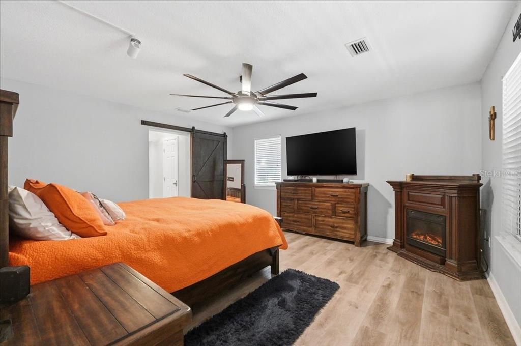 For Sale: $575,000 (4 beds, 2 baths, 2278 Square Feet)