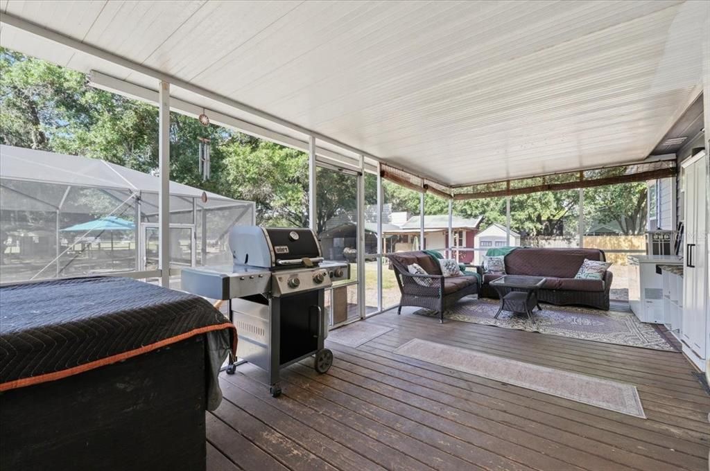 For Sale: $575,000 (4 beds, 2 baths, 2278 Square Feet)
