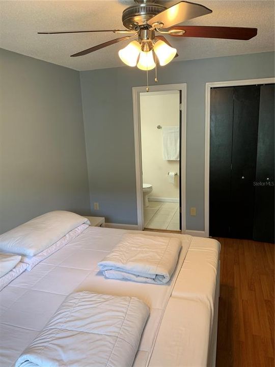 Active With Contract: $1,995 (2 beds, 2 baths, 890 Square Feet)
