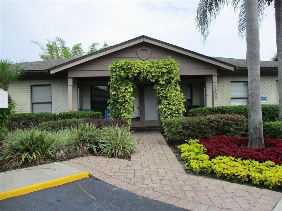 Active With Contract: $1,995 (2 beds, 2 baths, 890 Square Feet)