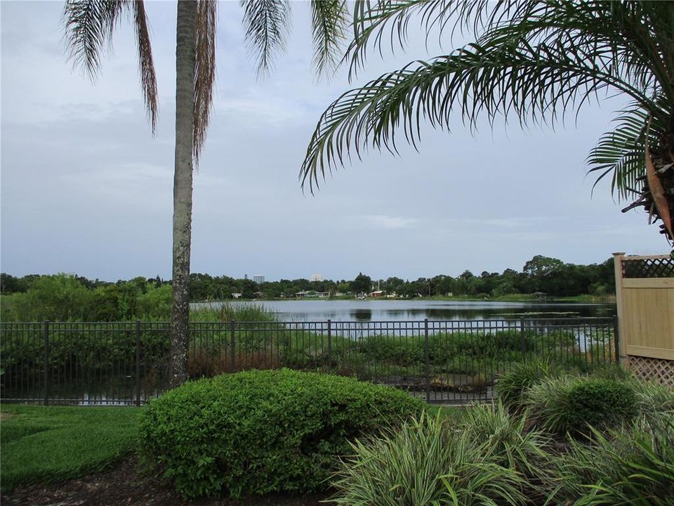 Active With Contract: $1,995 (2 beds, 2 baths, 890 Square Feet)