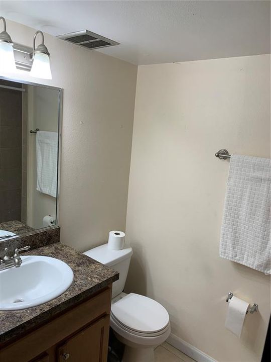 Active With Contract: $1,995 (2 beds, 2 baths, 890 Square Feet)