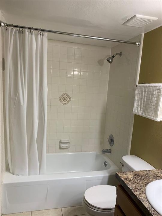 Active With Contract: $1,995 (2 beds, 2 baths, 890 Square Feet)