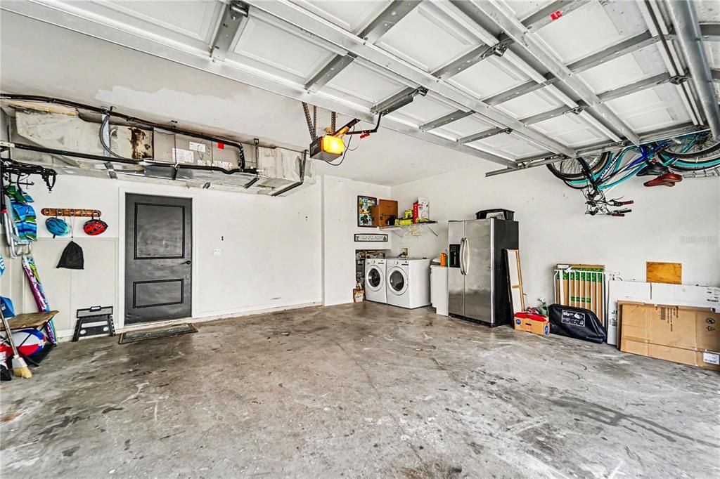 Activo con contrato: $360,000 (4 camas, 2 baños, 1724 Pies cuadrados)