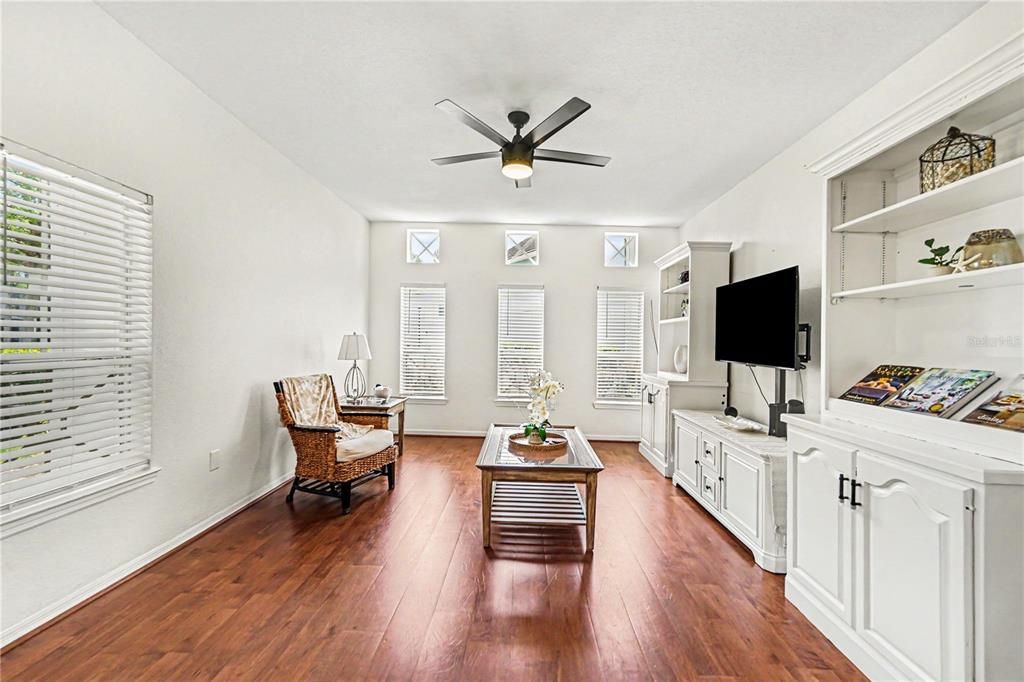 Activo con contrato: $360,000 (4 camas, 2 baños, 1724 Pies cuadrados)